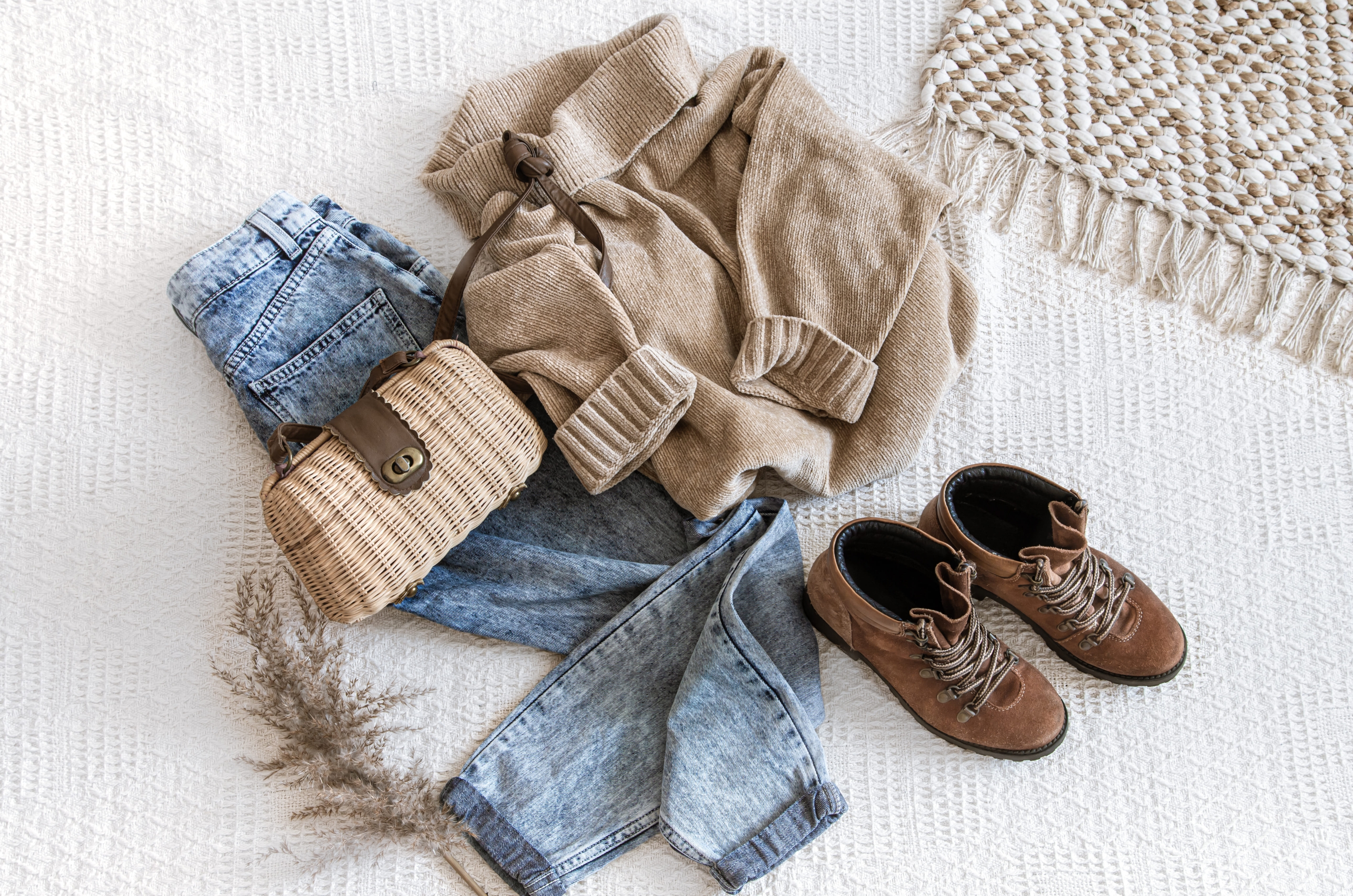 set-with-fashionable-women-s-clothing-jeans-sweater (1).jpg set-with-fashionable-women-s-clothing-jeans-sweater (1).jpg